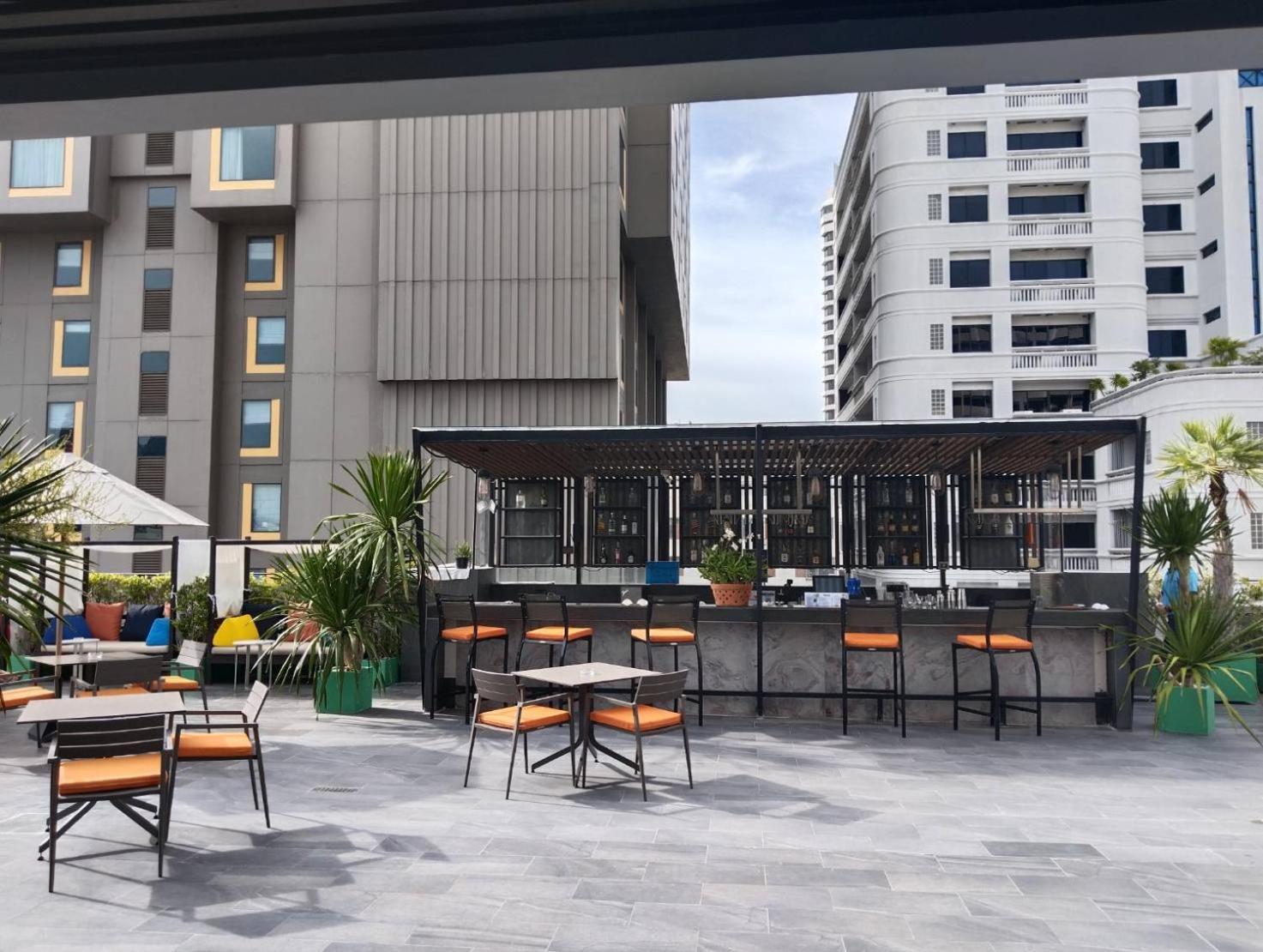 Citrus Suites Sukhumvit 6 By Compass Hospitality Banguecoque Exterior foto