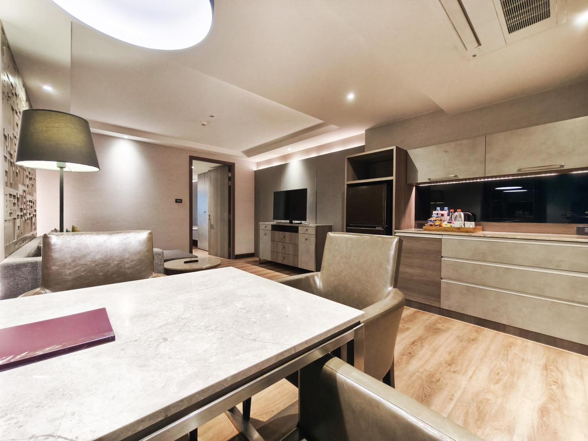 Citrus Suites Sukhumvit 6 By Compass Hospitality Banguecoque Exterior foto