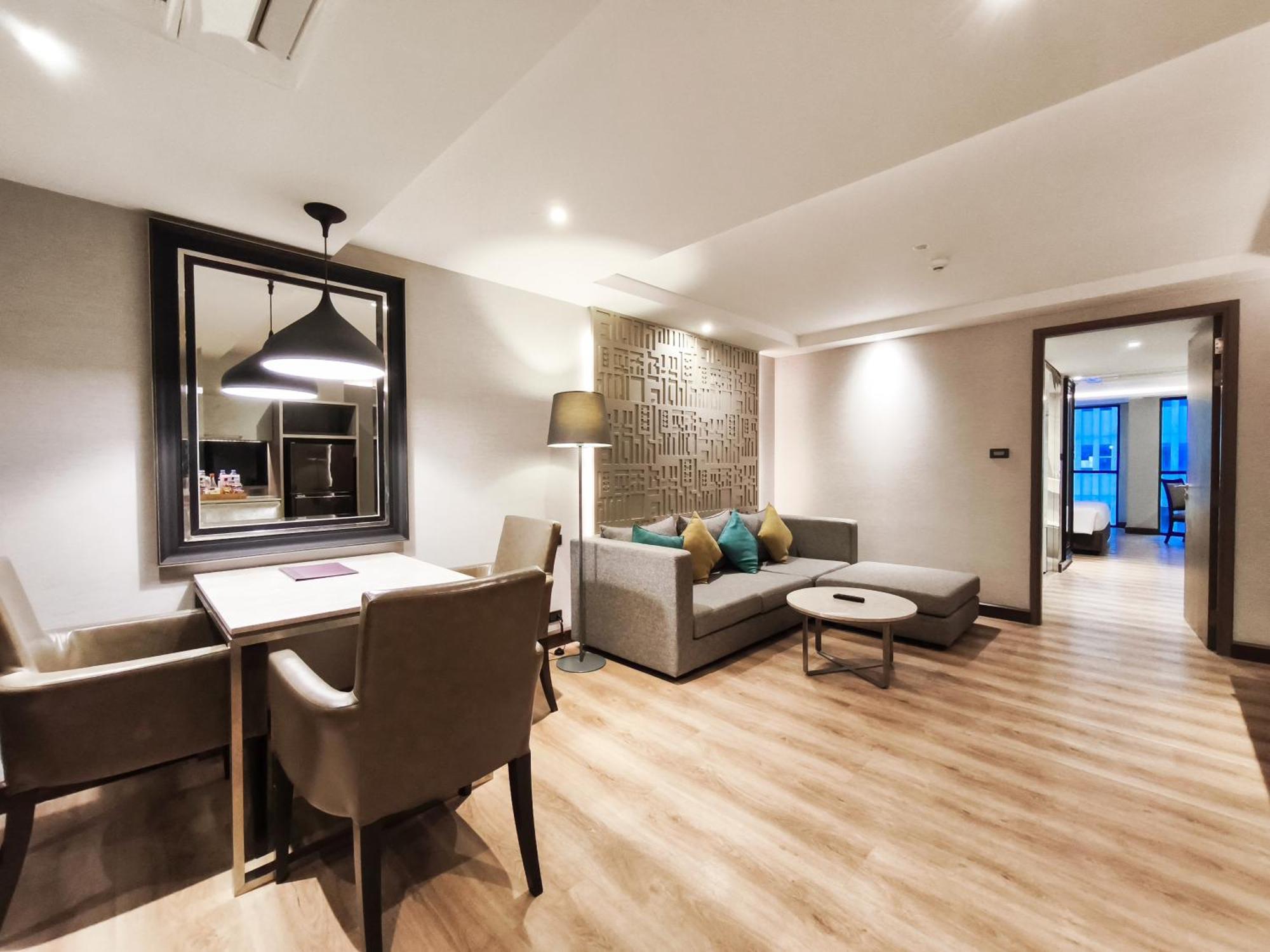 Citrus Suites Sukhumvit 6 By Compass Hospitality Banguecoque Exterior foto